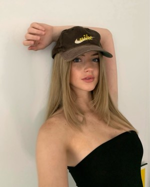 Emma Burnze Nude Leaks OnlyFans Photos #3
