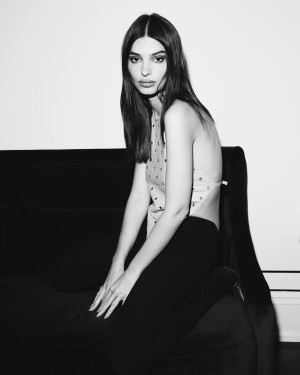 Emily Ratajkowski Nude Leaks OnlyFans Photos #24